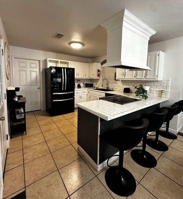 Fridge, microwave, oven, stovetop