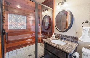 Shower, hair dryer, towels, toilet paper - Slope View Chalet (Big Bear Lake)