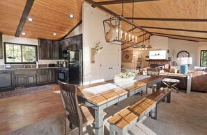 Dining - Slope View Chalet (Big Bear Lake)