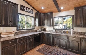 Private kitchen - Slope View Chalet (Big Bear Lake)