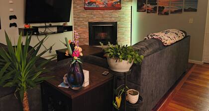 1 Bedroom stylish Condo in Beaverton with Retro games and room to entertain