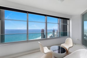 Spa - Luxury Q1 Surfers 2BR Ocean View - Level 45, 160m2 (Surfers Paradise)