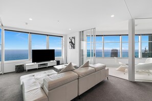 Unclassified image, 4 of 27, button