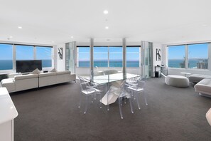 Unclassified image, 5 of 27, button