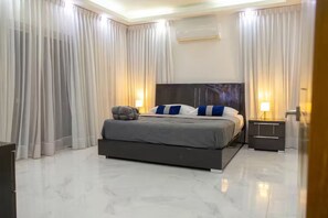 3 bedrooms, iron/ironing board, free WiFi, bed sheets - Luxury villa with pool (Puerto poata)