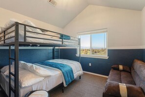 6 Schlafzimmer, Zimmersafe, Schreibtisch, Bügeleisen/Bügelbrett