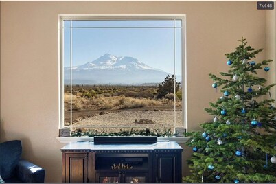 Shasta Vista Retreat & Basecamp - 23 Acres , Private Trails, Sauna, Jacuzzi