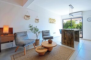 Interior - New apartment with communal pool, steps from beach (La Paz)