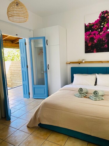 Privé vakantiehuis voor 2 met eigen tuin op Samos – Bougainvillea Holiday Home