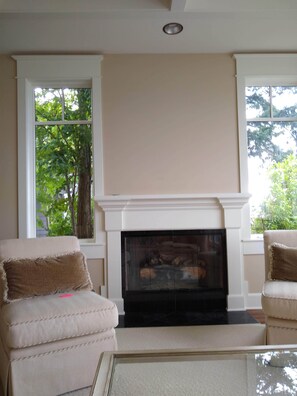 Interior - Shore Paradise! Delightful 4+bedroom house high bank waterfront. (Everett)
