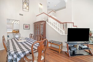 Dining - Perfect 4-bedroom house with AC in delightful North Las Vegas (North Las Vegas)