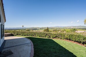 Property grounds - Coastal Camarillo Retreat Executive Extended Stay (Camarillo)