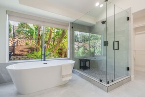 Towels, soap, toilet paper - Coastal Camarillo Retreat Executive Extended Stay (Camarillo)