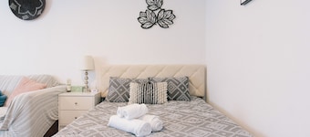 Monthly Stay! Modern and Private with Kitchenette