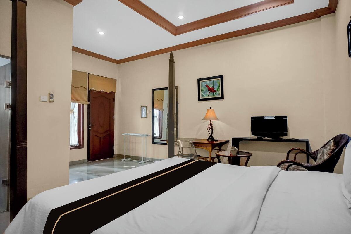 Exclusive Double Room | Free WiFi, bed sheets