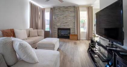 Spacious 4-bedroom house in superb West Palmdale. Close to the mall.