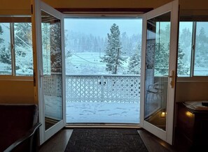 Interior - Mountain Retreat - Steps to Bear Mountain Ski Resort (Big Bear Lake)