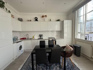 House - Stylish 2-bed Flat in Earl s Court Central London (London)