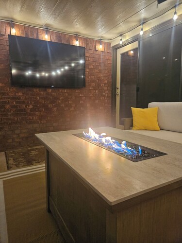 Heated pool, Hot tub, Putting Green, Outdoor furniture