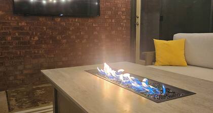 Heated pool, Hot tub, Putting Green, Outdoor furniture