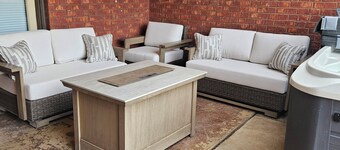 Heated pool, Hot tub, Putting Green, Outdoor furniture