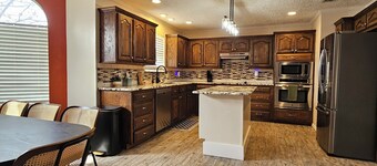 Heated pool, Hot tub, Putting Green, Outdoor furniture