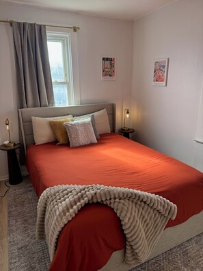 Unclassified image, 4 of 12, button - Newly Updated, Stylish Unit Close to the Lake&Hospitals (Cleveland)