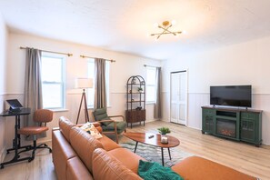 Unclassified image, 2 of 12, button - Newly Updated, Stylish Unit Close to the Lake&Hospitals (Cleveland)