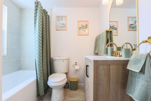 Unclassified image, 5 of 12, button - Newly Updated, Stylish Unit Close to the Lake&Hospitals (Cleveland)