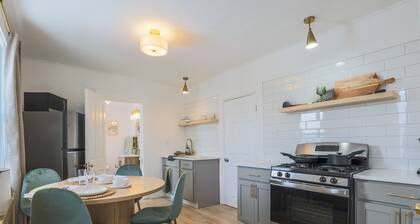 Newly Updated, Stylish Unit Close to the Lake&Hospitals