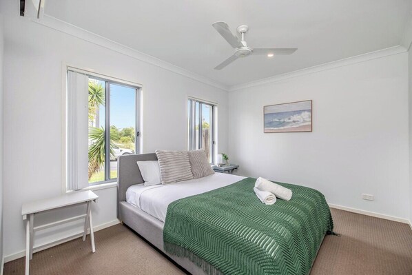 Unclassified image, 1 of 11, button