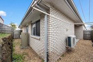 Unclassified image, 3 of 11, button