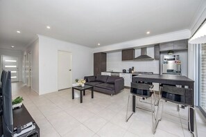 Unclassified image, 5 of 11, button