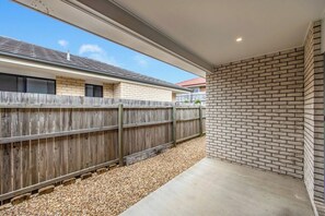 Unclassified image, 2 of 11, button