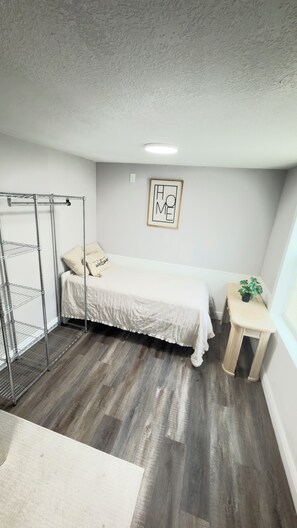 Unclassified image, 3 of 10, button - Private Studio Guest Suite with Full Kitchen Laundry & Separate Entrance (Tampa)