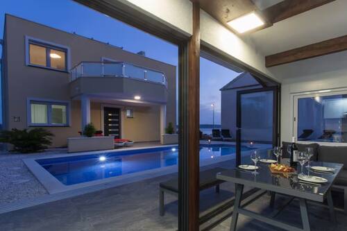 Maison (Seven bedroom Villa with the pool) | Piscine | Piscine extérieure (ouverte en saison), parasols de plage