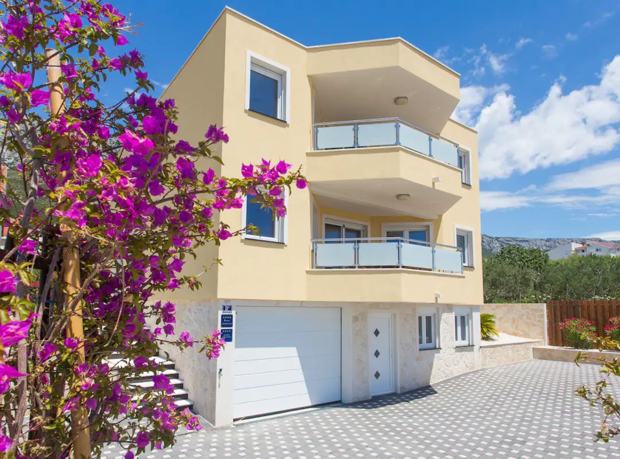 Hus (Seven bedroom Villa with the pool) | Eksteriør