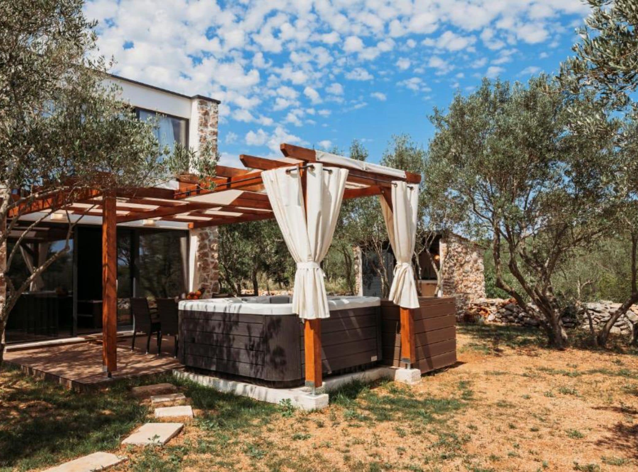 Bain à remous extérieur