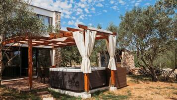 Bain à remous extérieur