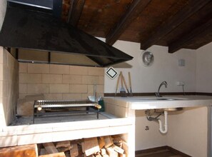 House (One Bedroom Holiday Home with Hot Tub) | BBQ/picnic Area