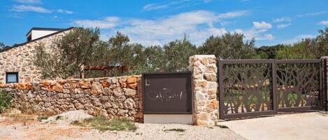 House (One Bedroom Holiday Home with Hot Tub) | Exterior