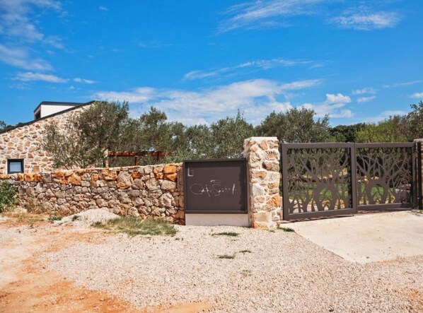 House (One Bedroom Holiday Home with Hot Tub) | Exterior