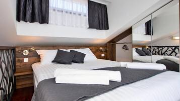 Huis (One Bedroom Holiday Home with Hot Tub)