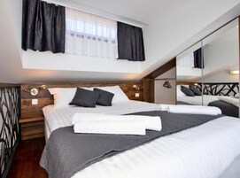 House (One Bedroom Holiday Home with Hot Tub)