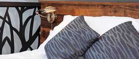 Maison (One Bedroom Holiday Home with Hot Tub)