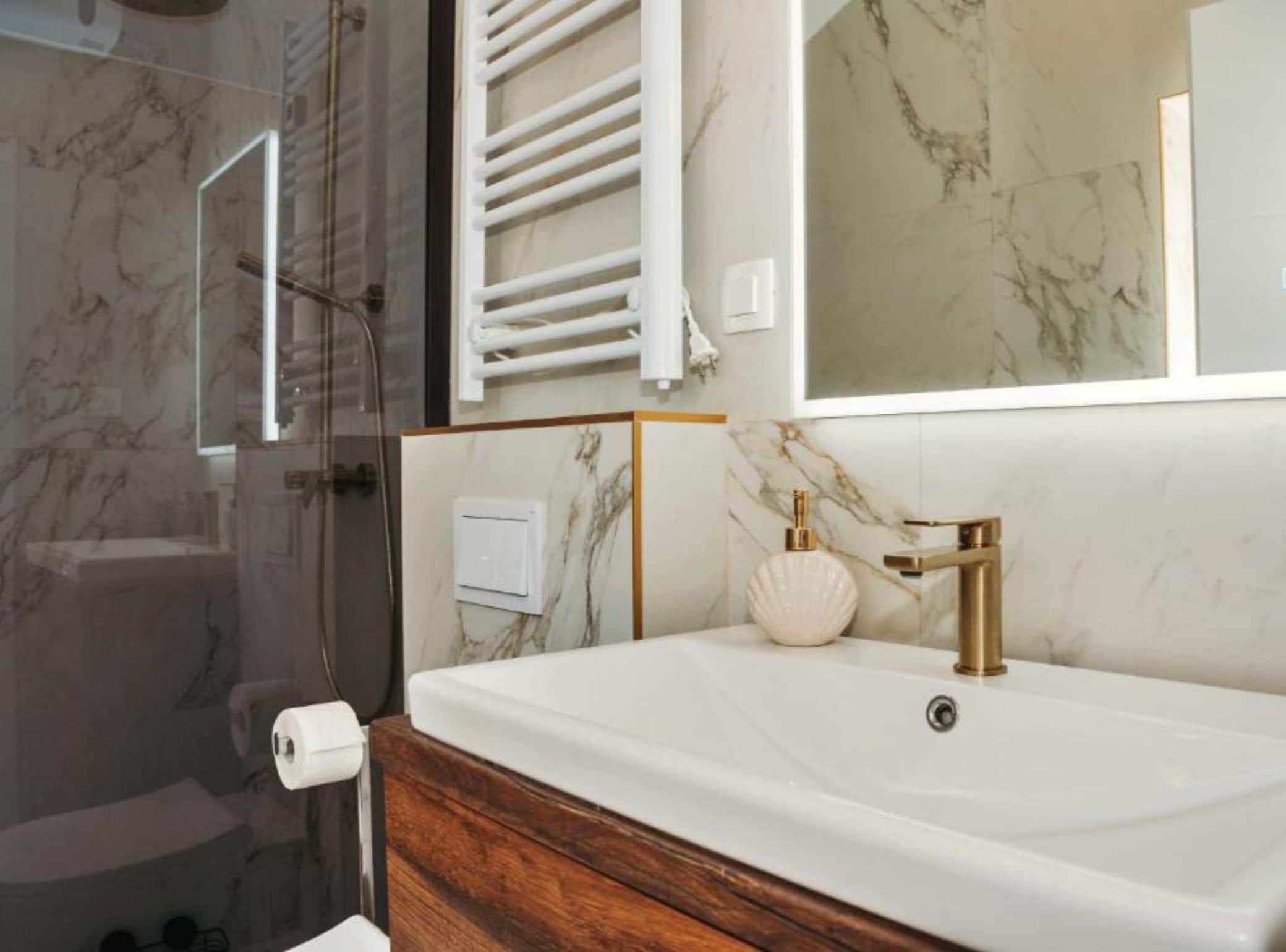 Huis (One Bedroom Holiday Home with Hot Tub) | Badkamer