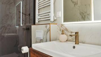 Huis (One Bedroom Holiday Home with Hot Tub) | Badkamer