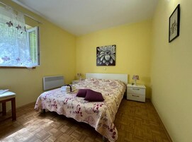 Apartment (Three Bedroom Apartment with Terrace)