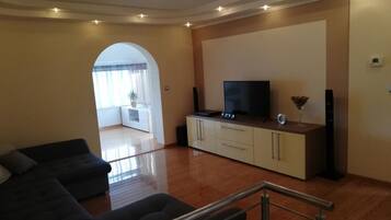 House (Four bedroom Villa with Hot Tub) | Lobby