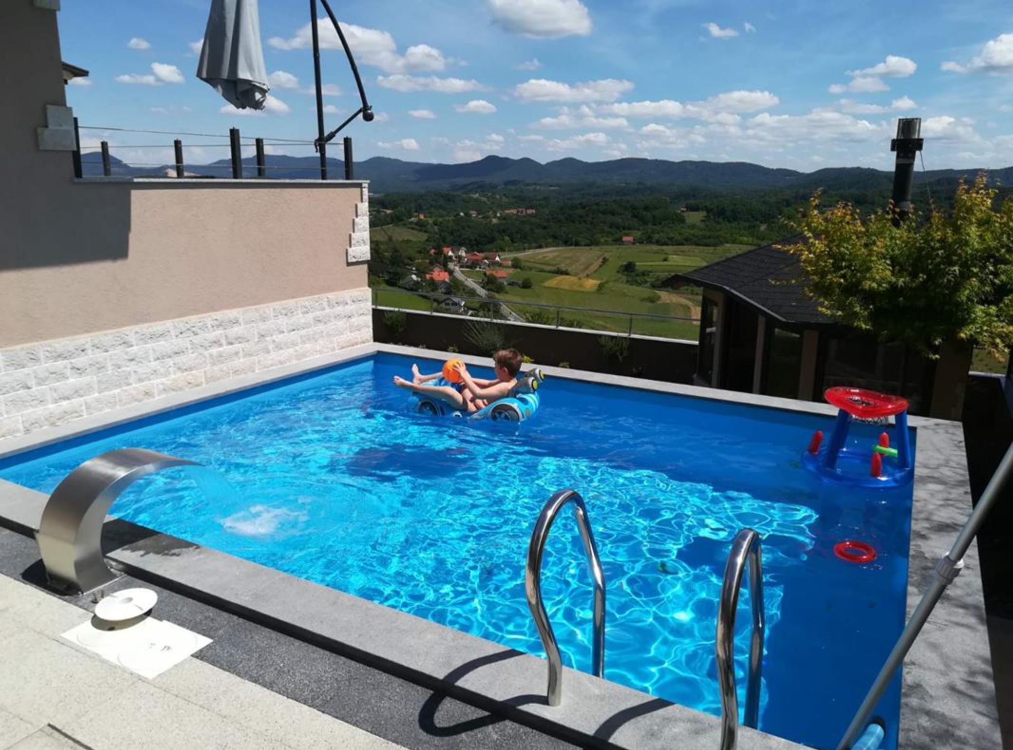 حمام سباحة خارجي